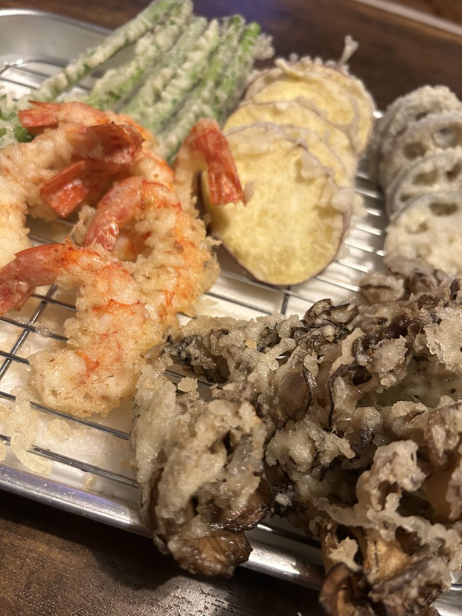 oyajipowers's tweet image. お疲れ様〜！天ぷらで一献🍤　キッチンで揚げたてをいただく幸せ💛
#tenpura #tasty #lovebeer #beer🍻 #お疲れ様ビール #キッチンで #天ぷら