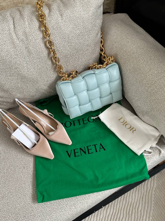 SelezioneFR's tweet photo. Pourquoi rejoindre Selezione pour faire de l’achat-revente de luxe ? 👜

→ Reproduction à l'infini ✅
→ Articles 100% neufs et authentiques ✅
→ +8 ans d’expérience pour te conseiller ✅
→ Communauté et réseau d’acheteurs-revendeurs ✅

Quand est-ce que tu passes le cap ? https://t.co/VTI1ASrWhA