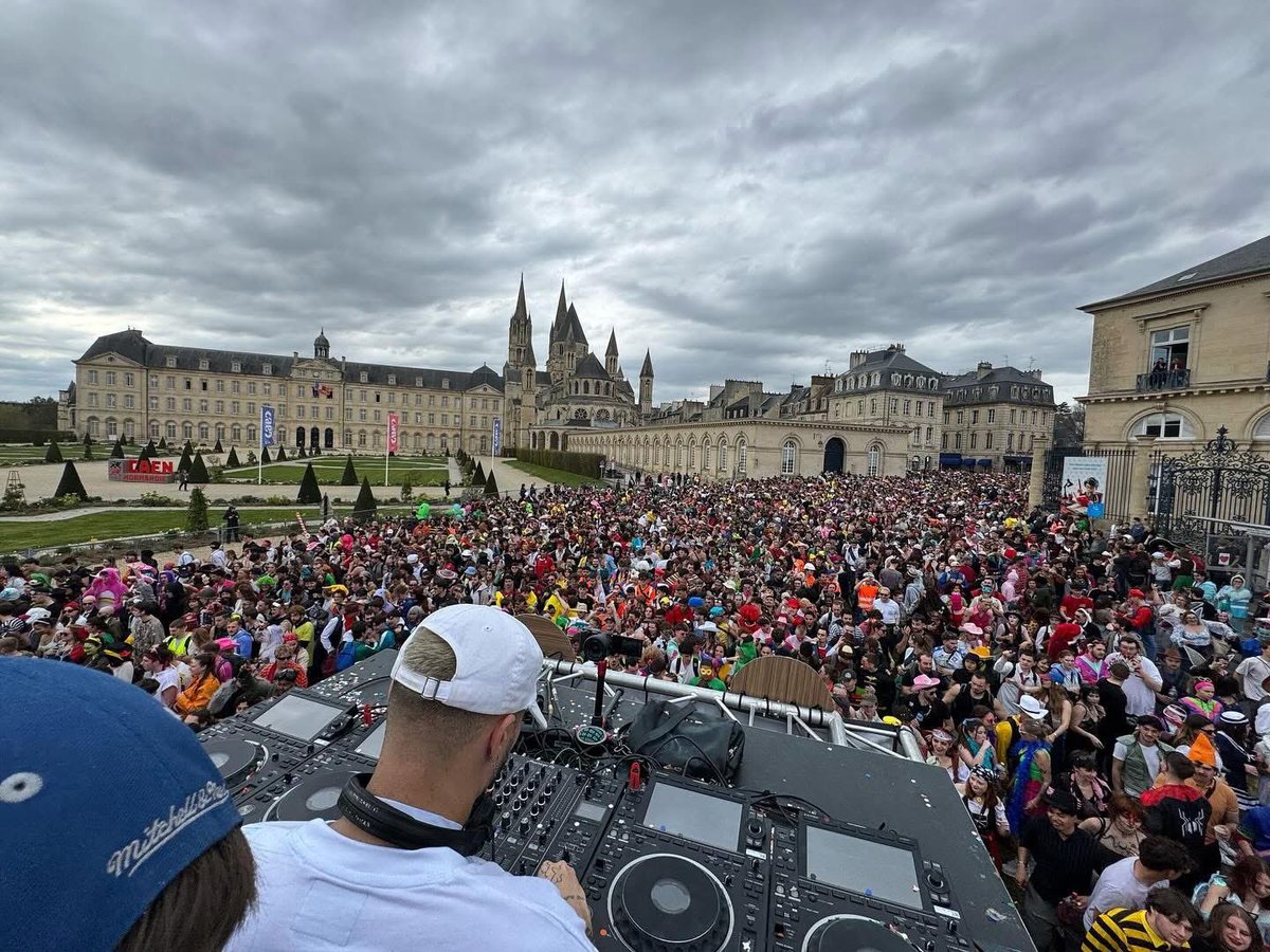 36 000 ! Record battu. Hier, 36 000 étudiants ont participé à l’édition 3025 du + grand carnaval d’Europe à #Caen, confirmant l’attractivité de la Caen pour celles et ceux qui suivent leur cursus universitaire dans la ville millénaire. 
#carnaval2025