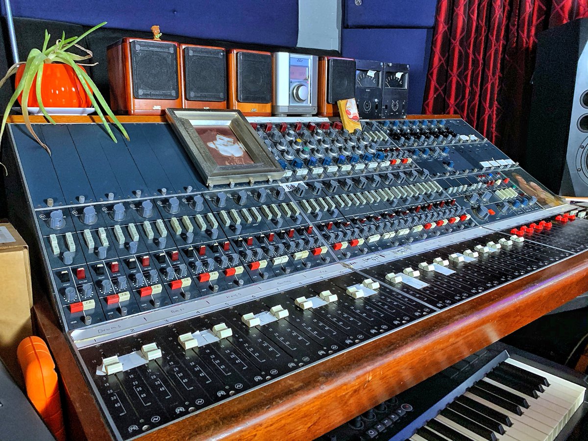 Mix Review Checklist: The Basics

Before you sign off on a final bounce, run your mix through this.
Over the next 14 posts, I’ll break down key checkpoints—from headroom to emotional impact.
No fluff. Just practical fixes for common mix issues.
First one next.
#MixBasics