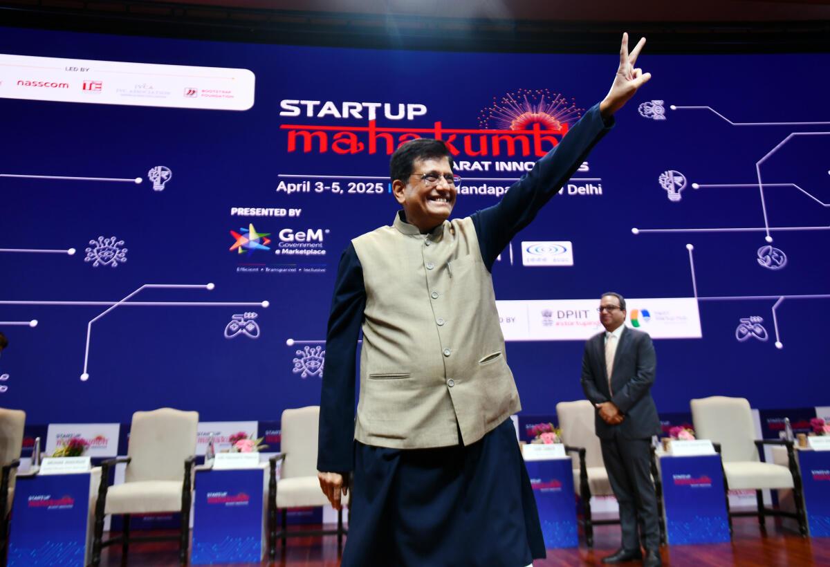 Idam_valam's tweet image. உணவு விநியோகம், ஐஸ்க்ரீம் தயாரிப்பு ஆகியவற்றிலிருந்து Semi-Conductor, Robotics, AI போன்ற உயர் தொழில்நுட்பத் துறைகள் பக்கமும் கவனம் செலுத்த startup நிறுவனங்களை கேட்டுக்கொண்ட மத்திய அமைச்சர் பியூஷ் கோயல், இந்திய முதலீட்டாளர்களின் தேவை அதிகரித்துள்ளதாகவும் கூறினார். #PiyushGoel