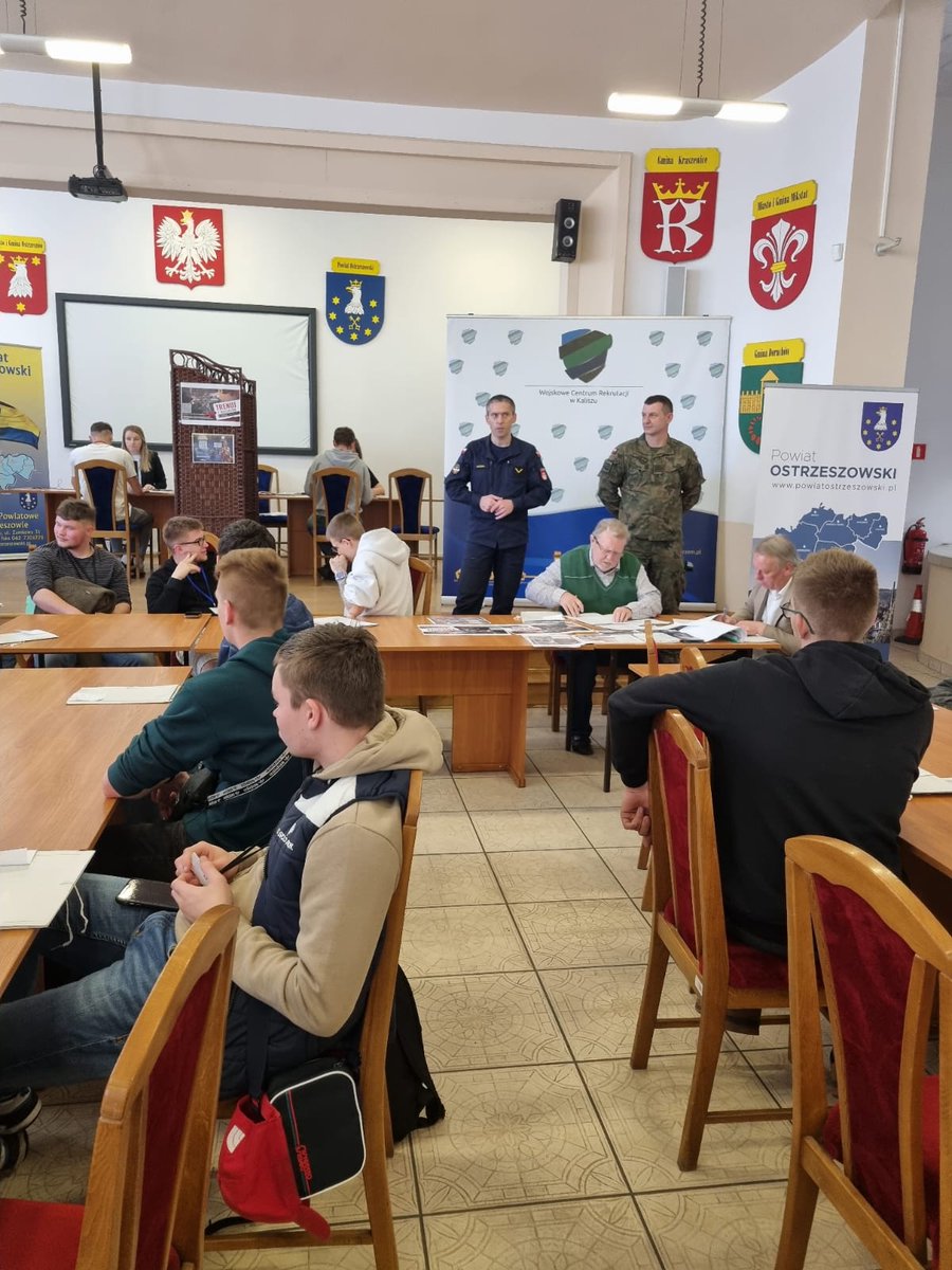 WCRKalisz's tweet image. ⌚️Nie tracimy czasu !
Najbliższy 27 dniowy turnus #DZSW zaczyna się 12 maj
Nasz #MZR przedstawia możliwe drogi prowadzące do służby zawodowej 🥾🪖

#KwalifikacjaWojskowa2025 #Ochotnicy #WojskoPolskie

Wnioski należy składać na 👉 zostanzolnierzem.pl