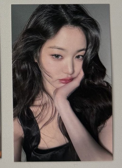 wonyofeed's tweet image. need this wonyoung photocard