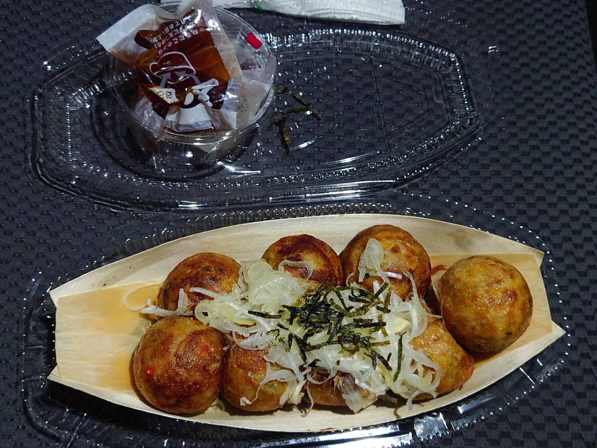 1j5xZy6vAwsUWk4's tweet image. #わをんのおわん
#ねぎだこ 

夕飯後にたこ焼き🐙