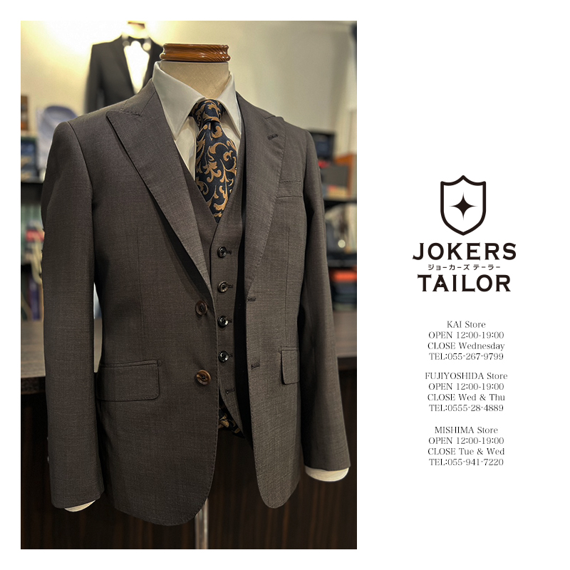 2025春夏生地が続々と入荷しております。

トレンド感漂うシングルピークで仕立てたスリーピース。
オーダーならではのデザインで普段のスーツに変化を与えたい方におすすめです。

jokerstailor.com
#オーダーメイド専門店 “ #ジョーカーズテーラー ”