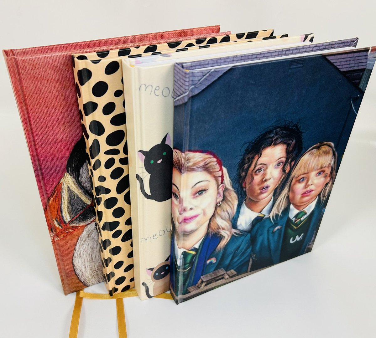 fineprintni's tweet photo. Handcrafted Journal Notebooks 📓 

🔹 Trade orders welcome
🔹 No minimum order quantity 
🔹 Competitively priced 
🔹 Free delivery ￼
🔹 Fast turnaround 

DM, email or call for quote 📧

#bookbinding #notebook #hardback #journal #journaling #handbound #digitalprinting https://t.co/tHaTG80F9H