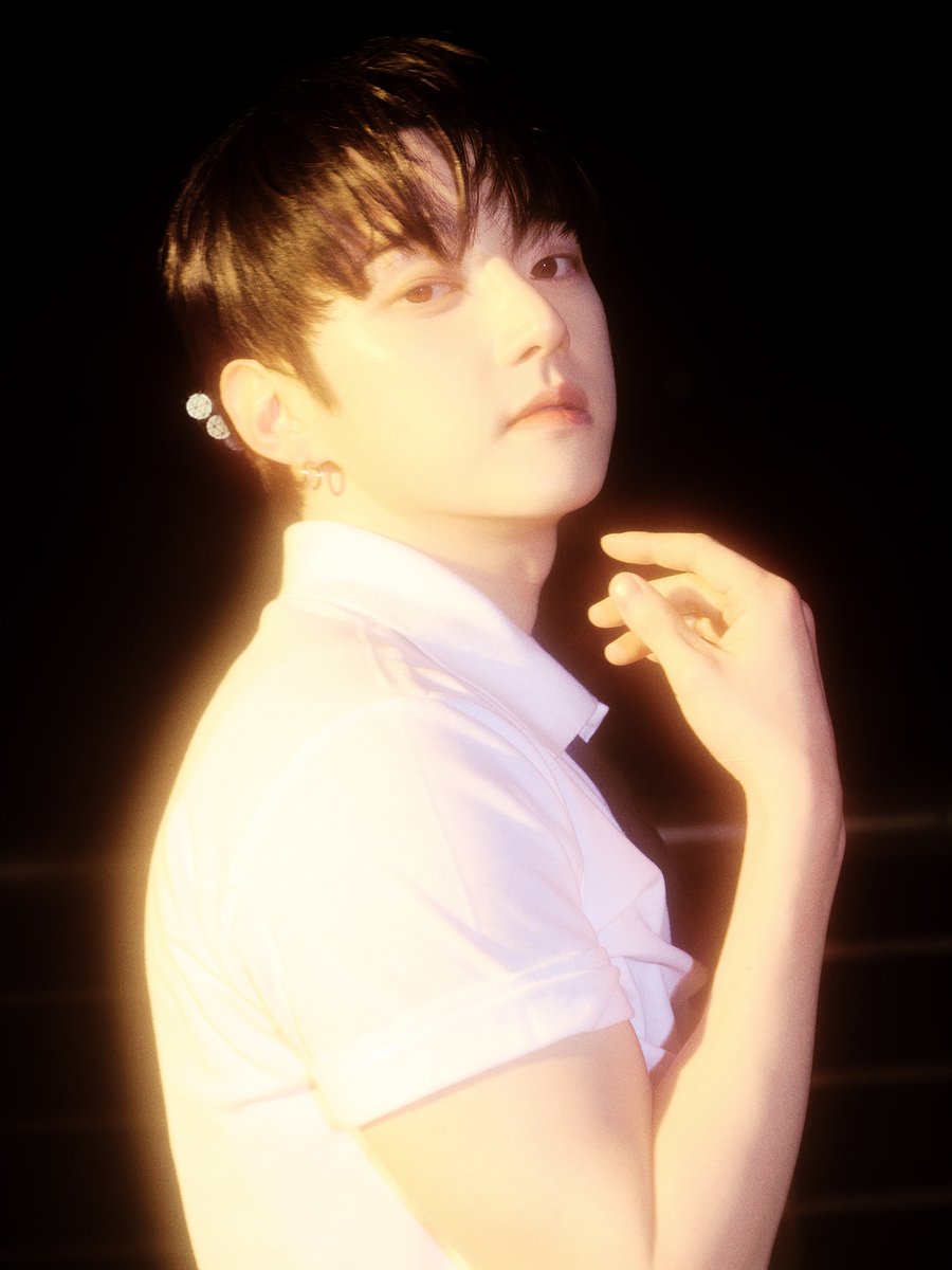 AIMERS 3rd SINGLE [Starry Night]

CONCEPT PHOTO #EUNJUN 🌃

🎧 2025.04.10 6PM(KST) RELEASE

#AIMERS #에이머스 #은준 #StarryNight #AIMERS_StarryNight