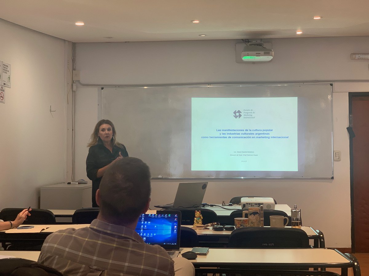 🎓✨ Felicitamos a María Daniela Holubyez por la defensa de su tesis: "Las manifestaciones de la cultura popular y las industrias culturales argentinas como herramientas de comunicación en marketing internacional".