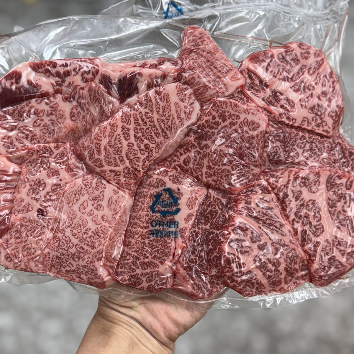 [한우 투뿔 꽃갈비살 이벤트🥩]       

1. 상품 : 한우 투뿔 꽃갈비살 300g  1팩 = 2명  
2. 이벤트 기간 : 4월 7일 오전10시까지    
3. 참여방법 : 리트윗 &amp; 댓글 = ㄹㅇㅋㅋ