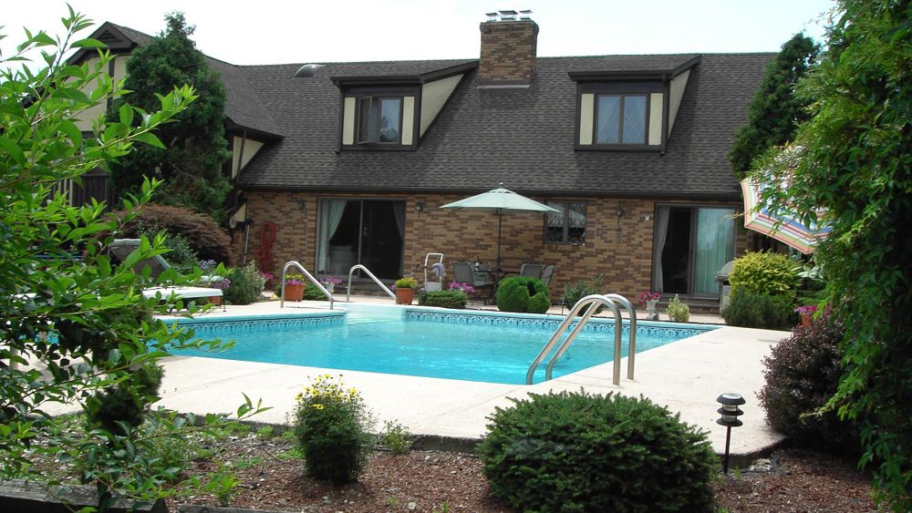 Find out how to build your very own swimming pool in your garden: buff.ly/5j3TZb0 #diy #DIYDoctor #homeimprovement #home #construction #remodel #building #homeinspo #homesweethome #renovation #homerenovation #projects #project #ideas #realestate #exteriordesign