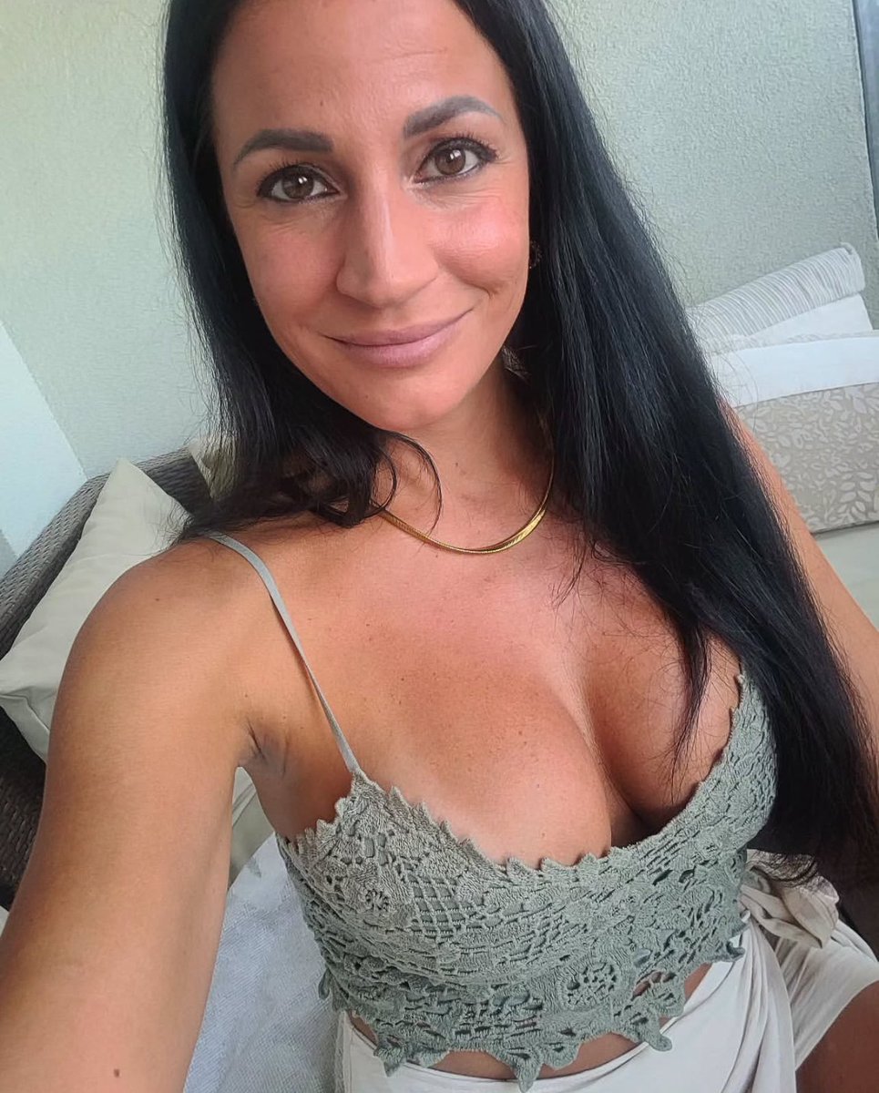 melindacutestt's tweet image. Waar wil jij op spuiten😋?