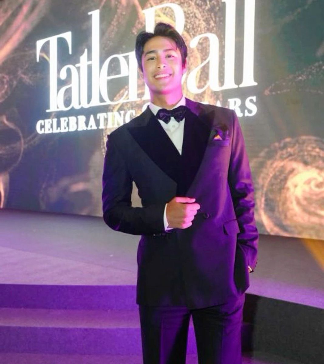 these two visuals will be gracing the ball together AGAIN

DONBELLE TAGSIBALL 

#DONNYDazzlesTheNight
#AllEyesOnBELLE