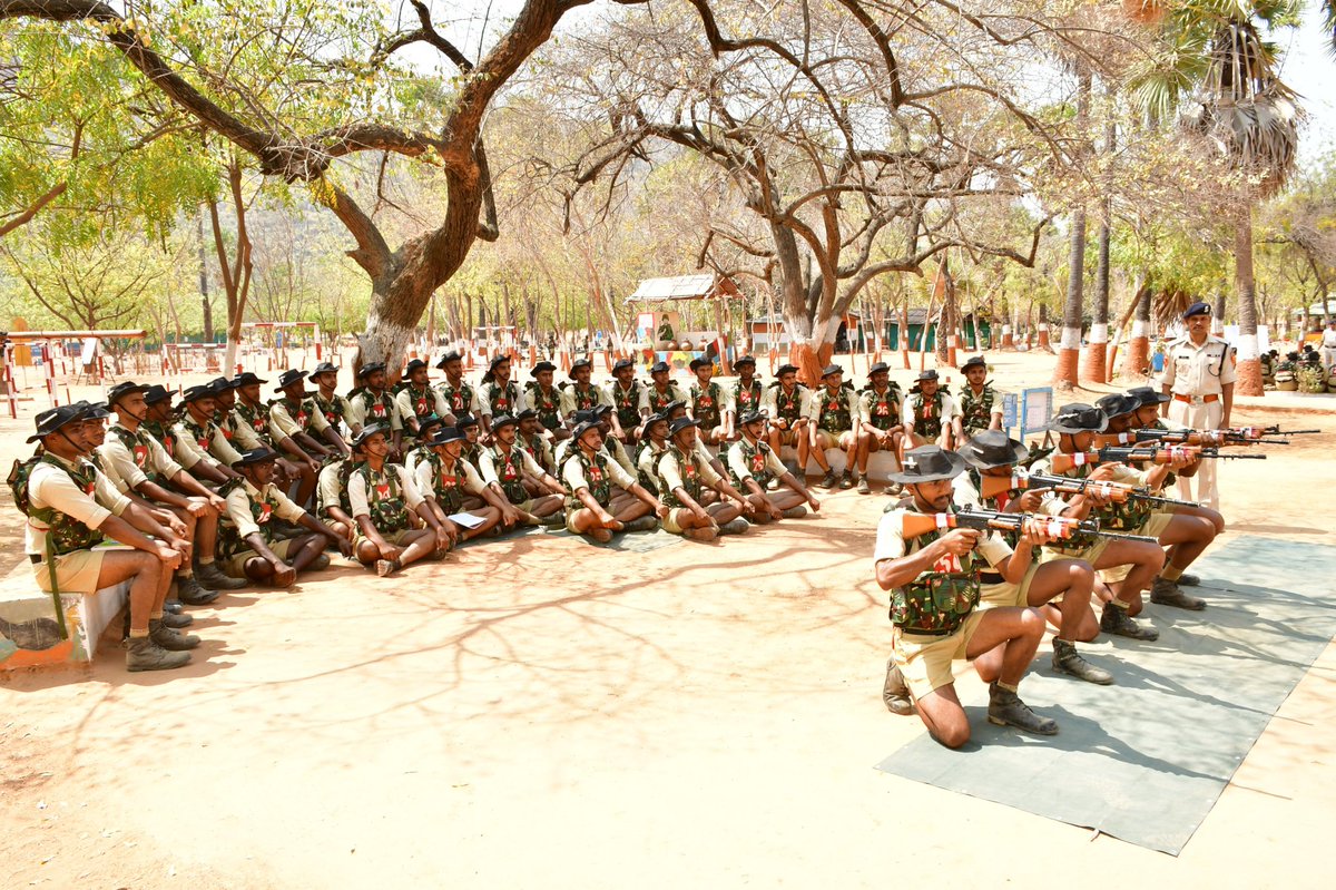 crpf_rtc5's tweet photo. Physical fitness , mental robustness and discipline being inculcated in the newly recruited RT/GDs of 58th batch undergoing their basic training at RTC Rajgir. https://t.co/oItm5dlVxq