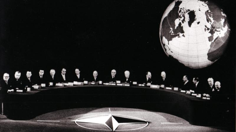 AizsardzibasMin's tweet photo. Šodien aprit 76 gadi, kopš dibināta Ziemeļatlantijas līguma organizācija jeb #NATO. @sargs_lv skaidro, kā tapa pasaulē spēcīgākā militārā alianse.➡️https://t.co/QQYsFklV7n

📷 https://t.co/ueUDYXRbw0

#WeAreNATO #NATO76 #StrongerTogether https://t.co/XnotD75D1m