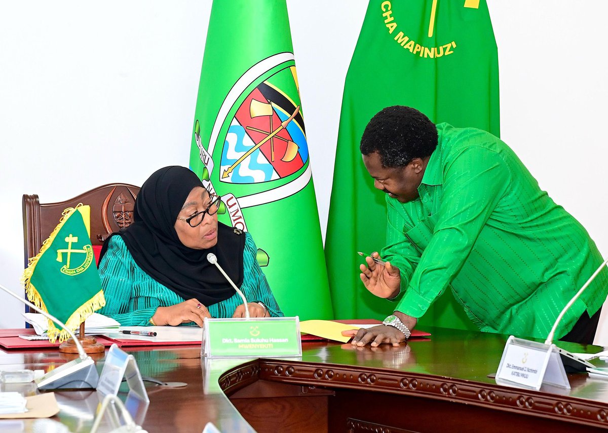 "Hakuna Mamlaka yoyote Tanzania yenye uwezo wa kuzuia Uchaguzi, hivyo lazima ufanyike kwa mujibu wa Katiba. Hata hivyo si lazima kwa chama chochote cha siasa kushiriki Uchaguzi iwapo kitaamua kutoshiriki." - Balozi Dkt. Emmanuel John Nchimbi, Katibu Mkuu wa Chama Cha Mapinduzi