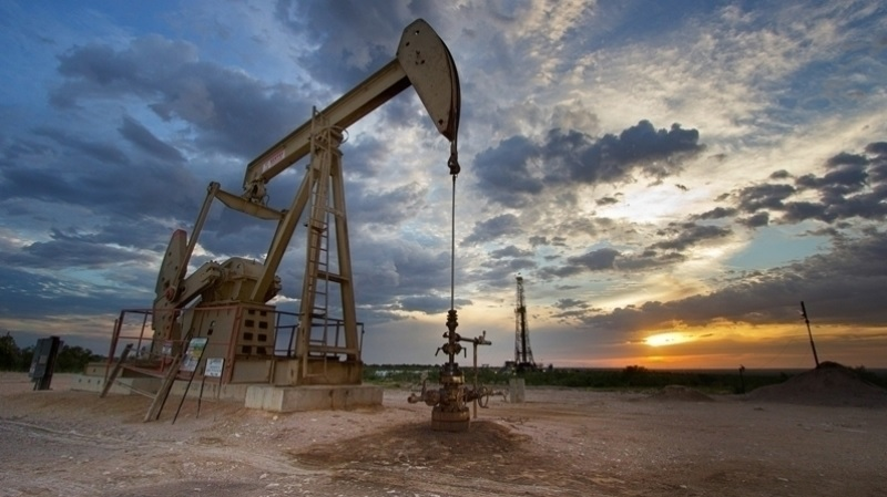 GeoCherifien's tweet photo. 🚨 Les prix du pétrole plongent à leur plus bas niveau depuis décembre 2021 : Brent sous 69$, WTI à 65,75$. Pour le #Maroc, pays importateur, cette baisse pourrait :
✅ Réduire la facture énergétique
✅ Atténuer l’inflation
✅ Alléger le coût des subventions
✅ Stimuler la croissance économique
Une bonne nouvelle pour l’économie marocaine ? 🇲🇦⛽ #Économie #Pétrole