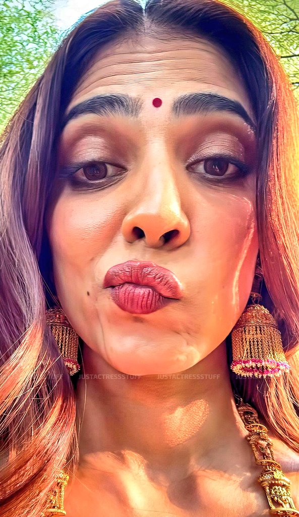 Haseena46299660's tweet photo. #malavikamohanan #facehot https://t.co/j5wQe20KjB