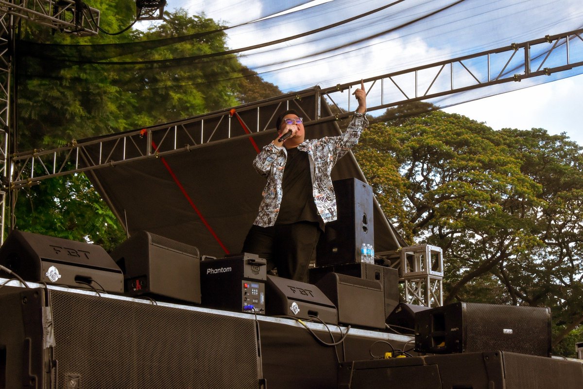 rawiiiiiiie's tweet photo. Late post pero maraming salamat ulit, @kalyetunes!
For the culture, for the scene, and for the masses. โ
#KalyeTunes
#UPFair
#UPFair2025
#UPFairWednesday
#IsigawAngBukas https://t.co/AMNqLYVWkQ