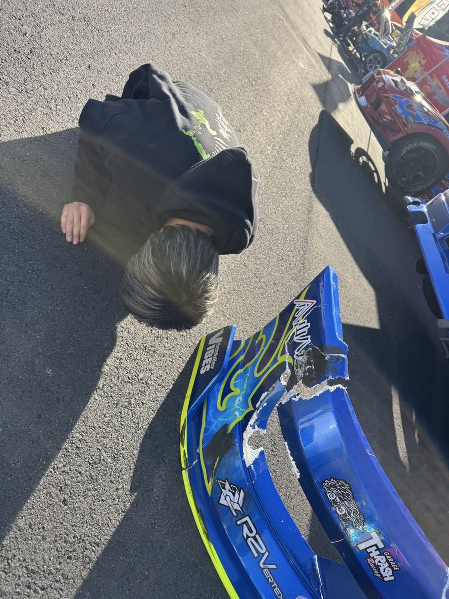 originlabo's tweet photo. やっちゃいましたぁ～

って　報告きた

○┓ﾍﾟｺｯ

#origin #originlabo #DRIFT #JDM #オリジン #オリジンラボ
 #D1LightsSeries #詫び #元気いっぱい #元気があれば何でもできる https://t.co/0VTnhdG3G2