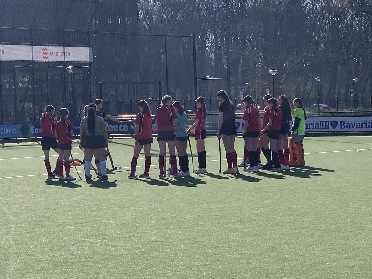 Great first training session completed at Oranje-van Rood HC. The girls were coached by Leah Crouse Team USA Olympian. Great time had by all #swchshockeytour2025