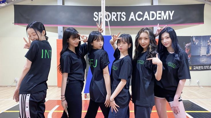 gemesdita's tweet photo. Bisa di bilang kalo Secret Number ini grup pertama yang aku stan. Aku sampai belajar ngevote, streaming, naikin HT, bikin akun kpop, jadi Lockey, dll.
Sedih? pasti. Tapi, ini jalan yang terbaik. Mereka bebas berkreasi tanpa hambatan seperti dulu lagi:)) ❤️‍🩹

#ThankYouSecretNumber https://t.co/MMaygazYb2
