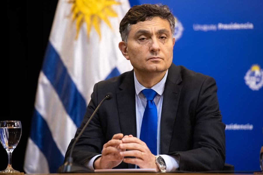 IsmaJohnston's tweet photo. @EPreve Prohibido olvidar que el director de OPP del anterior gobierno, meses antes de asumir el cargo, fue a declarar en contra del Estado para que Uruguay perdiera el juicio https://t.co/IubqZv66O9