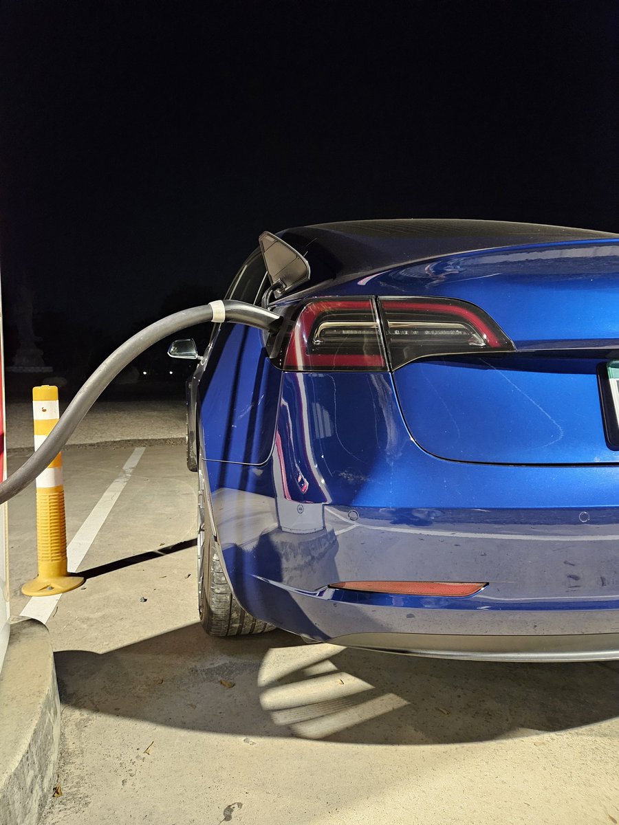 充電的故事……充飽才有力氣壞壞！