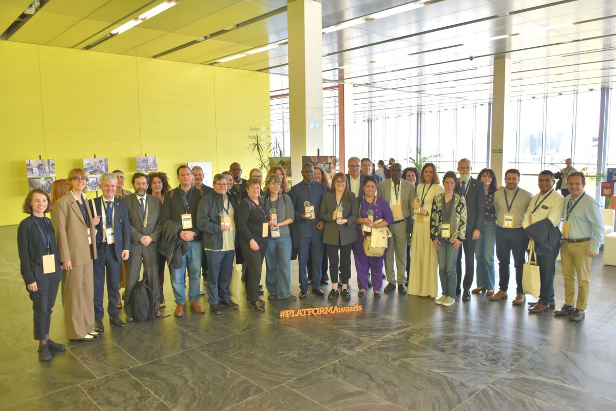 PLATFORMA (@platforma4dev) on Twitter photo The #PLATFORMAwards ceremony took place on Tuesday at #SevillaWorldForumLED
The reforestation programme "One tree, one inhabitant" between <a href="/CDIsere/">Isère</a> 🇫🇷 and the Natural Community Reserve of Boundou 🇸🇳 received the 1st prize 🏆
📸Relive the ceremony! flic.kr/s/aHBqjC7pdv The #PLATFORMAwards ceremony took place on Tuesday at #SevillaWorldForumLED
The reforestation programme "One tree, one inhabitant" between <a href="/CDIsere/">Isère</a> 🇫🇷 and the Natural Community Reserve of Boundou 🇸🇳 received the 1st prize 🏆
📸Relive the ceremony! flic.kr/s/aHBqjC7pdv