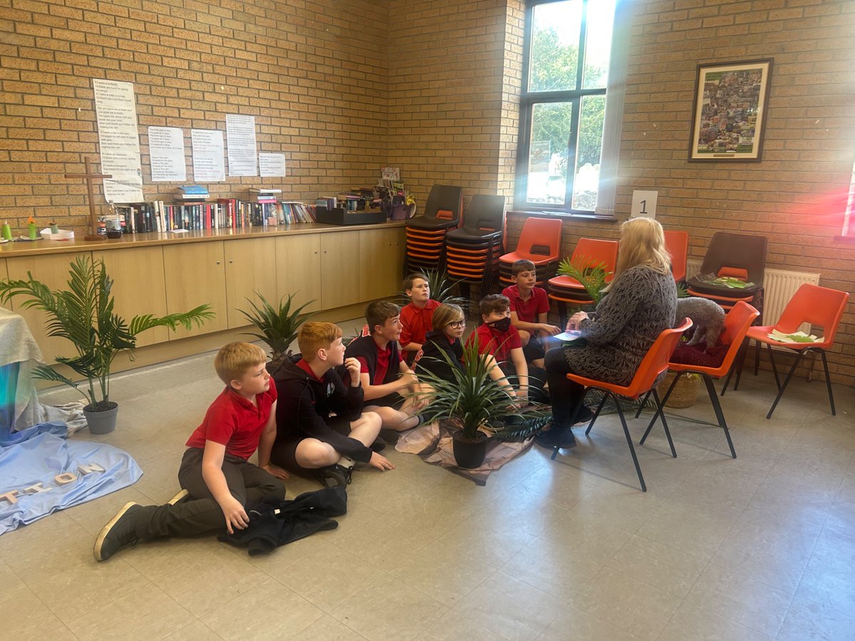 Year 6 and Class 8 thoroughly enjoyed their Easter experience at Catwg Church Hall this afternoon. Thank you to Annette and the team for all of their hard work! 🐣#CatwgHumanities #CatwgWellbeing