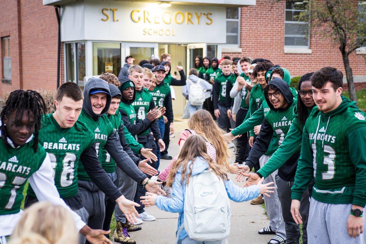 NWBearcat_FB's tweet photo. High fives, big smiles, and Friday vibes! 🙌🏈

Our guys kicked off FRI-YAY by spreading positivity and hype to the next generation. Nothing better than starting the day with encouragement and energy! 🔥

#FriYAY #OABAAB #POWEROFTHEPAW https://t.co/TmaBJrtIYO