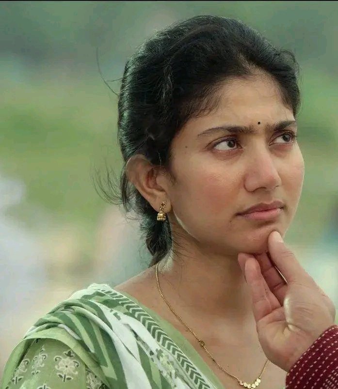 She:uncle na veetuku ponum vayal ku kalila kuptu vandhinga ippo saayandram ayidichi amma theduvanga

Servant me:un vai la vadikira ungomma ku atha vai la kiss kudu d adagiruva 

She :epdi pesi pesi enaiya potta akitiga 💓

Me: ungomma una yaruku virichalo epdi potta kutty potruka