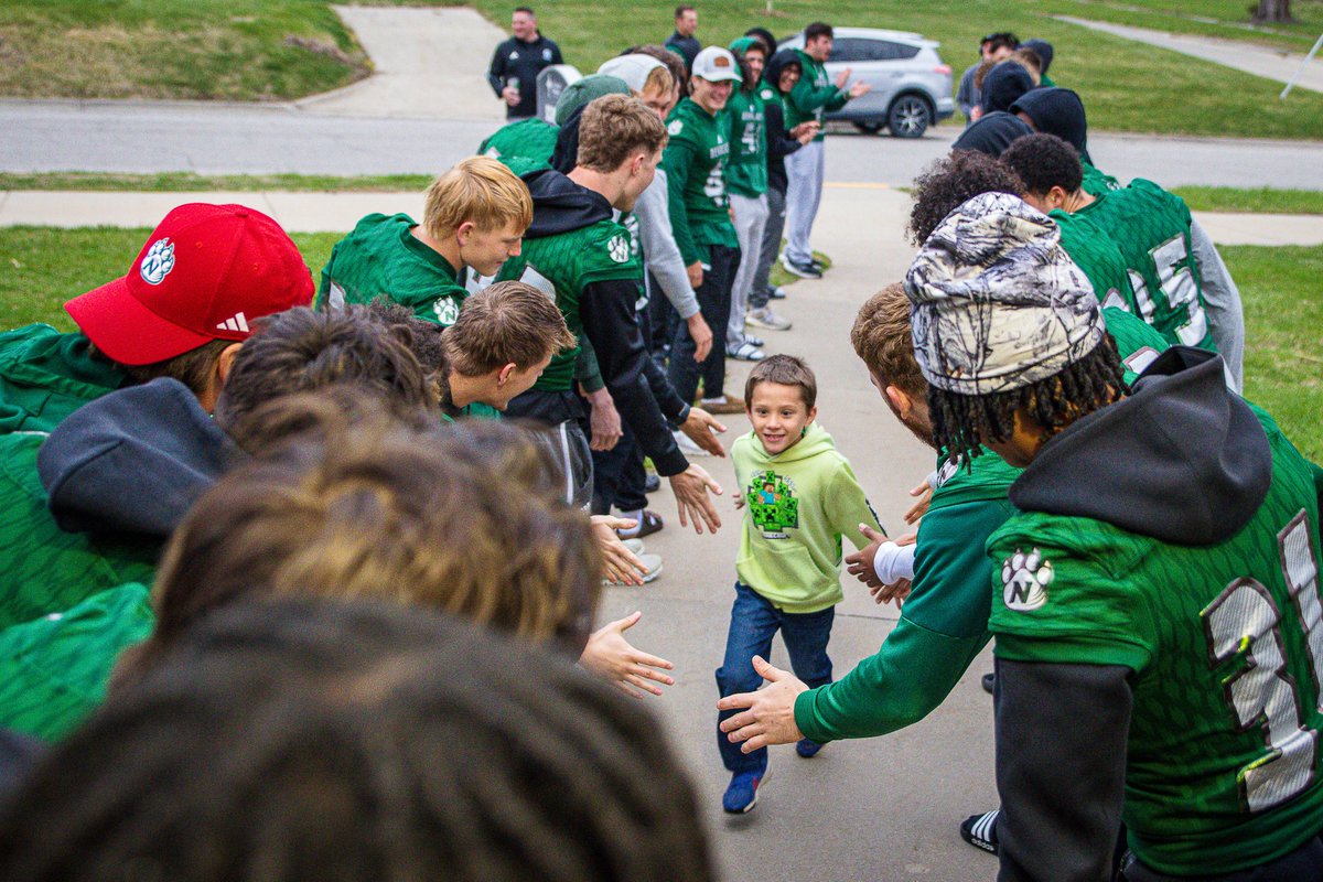 High fives, big smiles, and Friday vibes! 🙌🏈

Our guys kicked off FRI-YAY by spreading positivity and hype to the next generation. Nothing better than starting the day with encouragement and energy! 🔥

#FriYAY #OABAAB #POWEROFTHEPAW