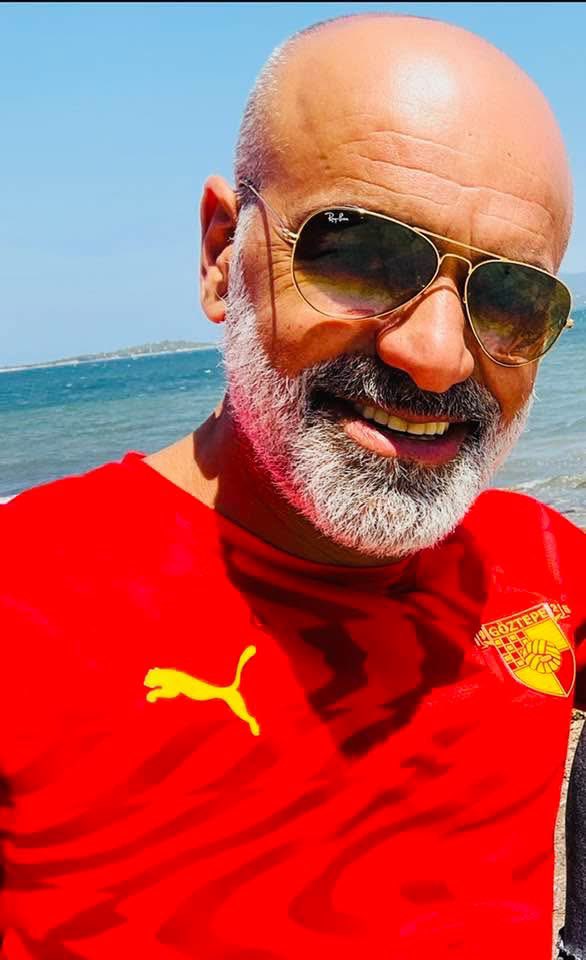 Adam karslı gelmiş bana Bizans takımızı savunuyor ulan oğlum memleketsiz,
Sen önce takımına sahip çık.
💛❤️