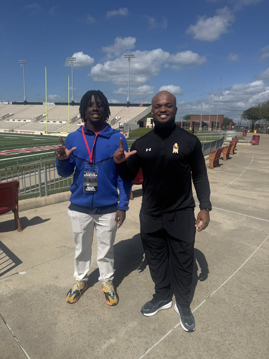 MalikLiberty17's tweet image. Thank you to @LamarFootball, @CoachRossomando, Coach Todd Macon, Coach @TRILLDB and @CoachWalkk for a great junior day visit. 

#juniorday #lamarfootball #runningback #rbcoach #footballcoach #recruitingcoordinator #classof2026 #texasfootball #rb #football #cfb #FinalFour