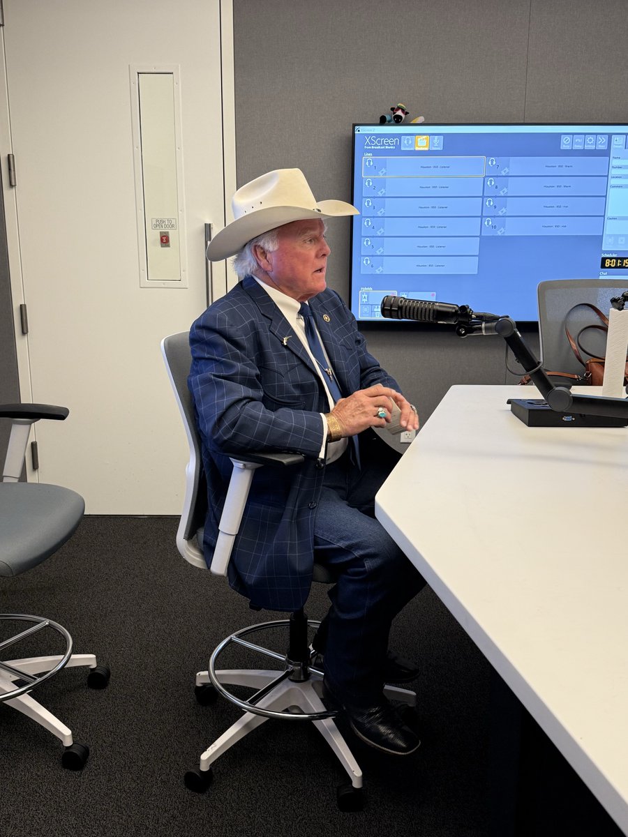 TexasDeptofAg's tweet photo. This morning, Commissioner Sid Miller stopped by the Walton &amp; Johnson Show on 950 AM #TexasAgricultureMatters #GOTEXAN #Nutrition #Tariffs #WaltonAndJohnson #AM950 https://t.co/wpu40aB6Ht