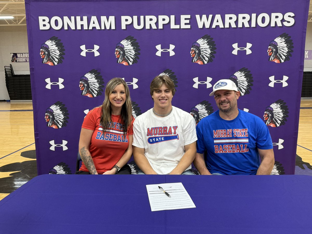 Bonham’s Brae Gorman signs with Murray State to continue his baseball career! Hear from him tonight on @KXIITV 

<a href="/GormanBrae/">BraeGorman</a> 
<a href="/AthleticsBonham/">Bonham ISD Athletics</a>