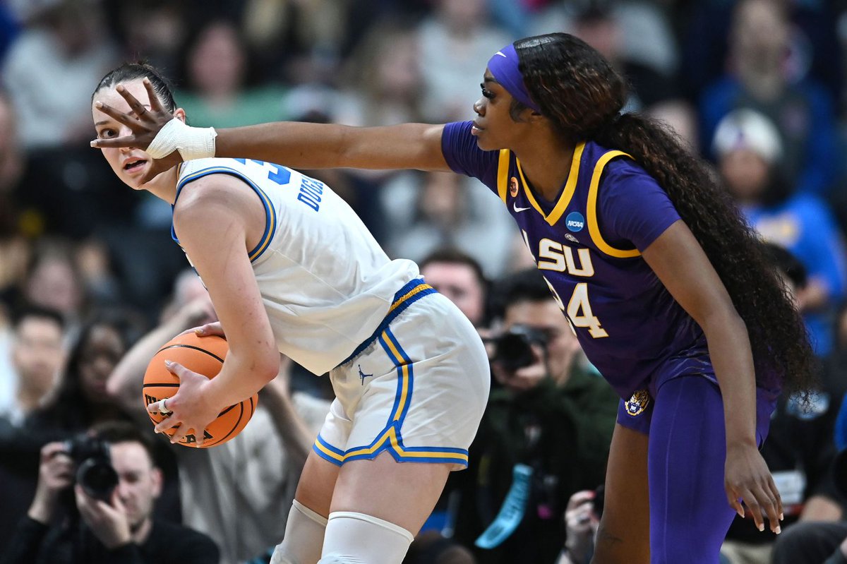 CNNPhotos's tweet photo. As the college basketball season nears its exciting conclusion, we look back at the photos that have defined March Madness this year: https://t.co/QutvitrXGi https://t.co/ypx3B3qQTo