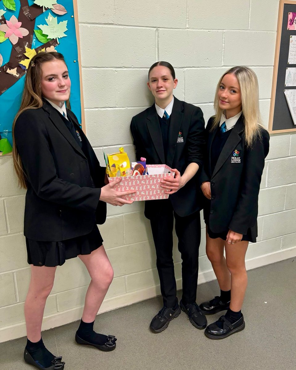 HollyLodgeLiver's tweet photo. We are pleased to announce one of our winners of the Easter raffle, well done to Annie! Thanks to Y10 for organising it, and over £350 has been raised for Alder Hey✨ well done to Lilly in Year 9 who also won one of the hampers!
#HollyLodgeLife #ExpectToAchieve https://t.co/iF7BQ3R91A
