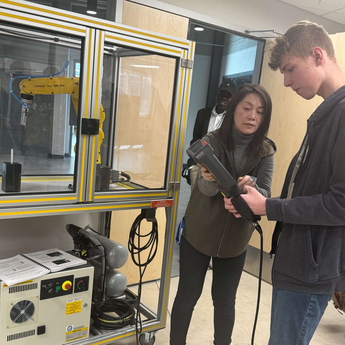 Today’s Choose UToledo event welcomed prospective students to explore our cutting-edge labs and meet faculty, current students, and staff. Trying out the autonomous robotics in the Mechatronics lab was just one of many interactive sessions showcasing The Power To Do.