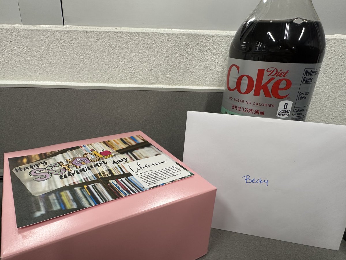 I have the best office friends! Thank you so much for making me feel loved!!❤️