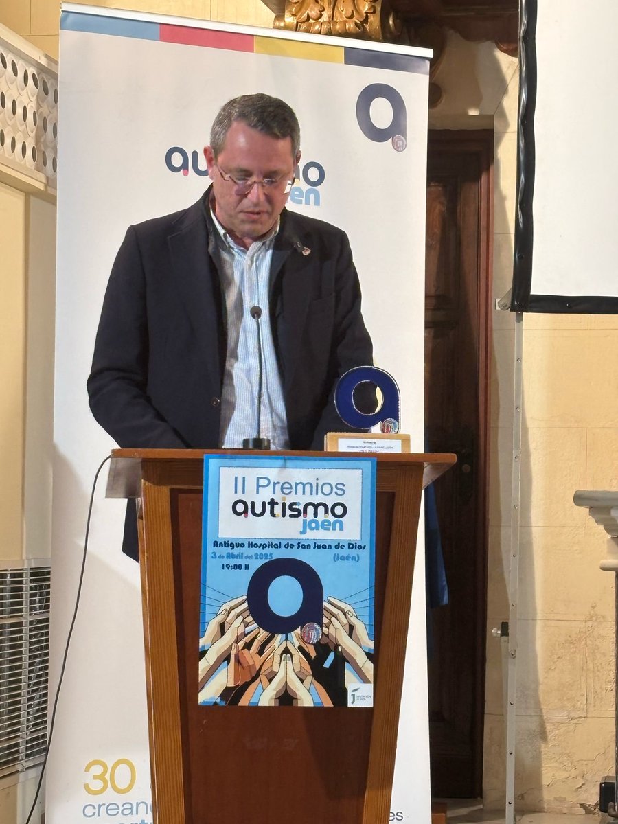 🥇 ¡Orgullosos de recibir el premio a la inclusión en los II PREMIOS AUTISMO JAÉN!

Un reconocimiento al esfuerzo del #LinaresDeportivo por construir un fútbol más inclusivo.

El presidente de la #FundaciónLD, <a href="/javivallejomena/">Javier Vallejo Mena</a>, recogió el galardón en nombre de todo el club. 💙⚽
