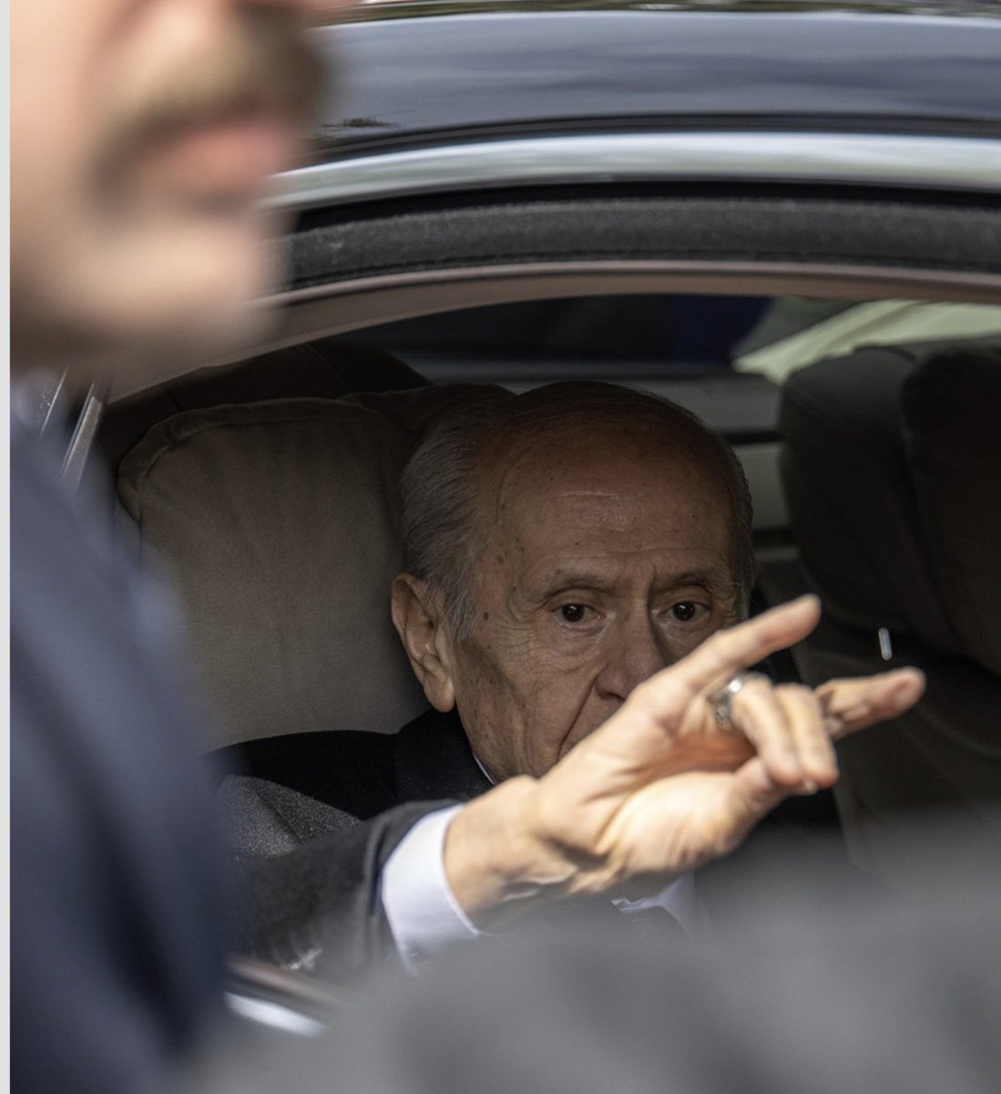 "Devlet sensin, herkes bilsin."