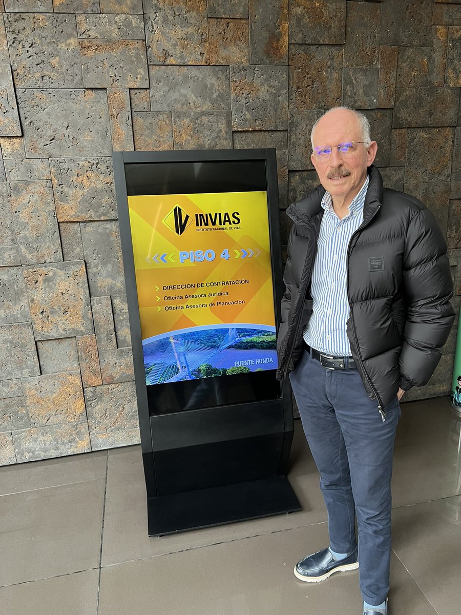 Examinamos esta mañana con el Director General de Invias y todo su equipo técnico el plan de inversiones de las vías a su cargo: Popayan-Paletara- Isnos/ Popayan- Totoro- Inza- La Plata/ Argelia-El Plateado-López de Micay/ El Tambo-Quilcace/ Anillo del Macizo/ Mojarras-Mderes-