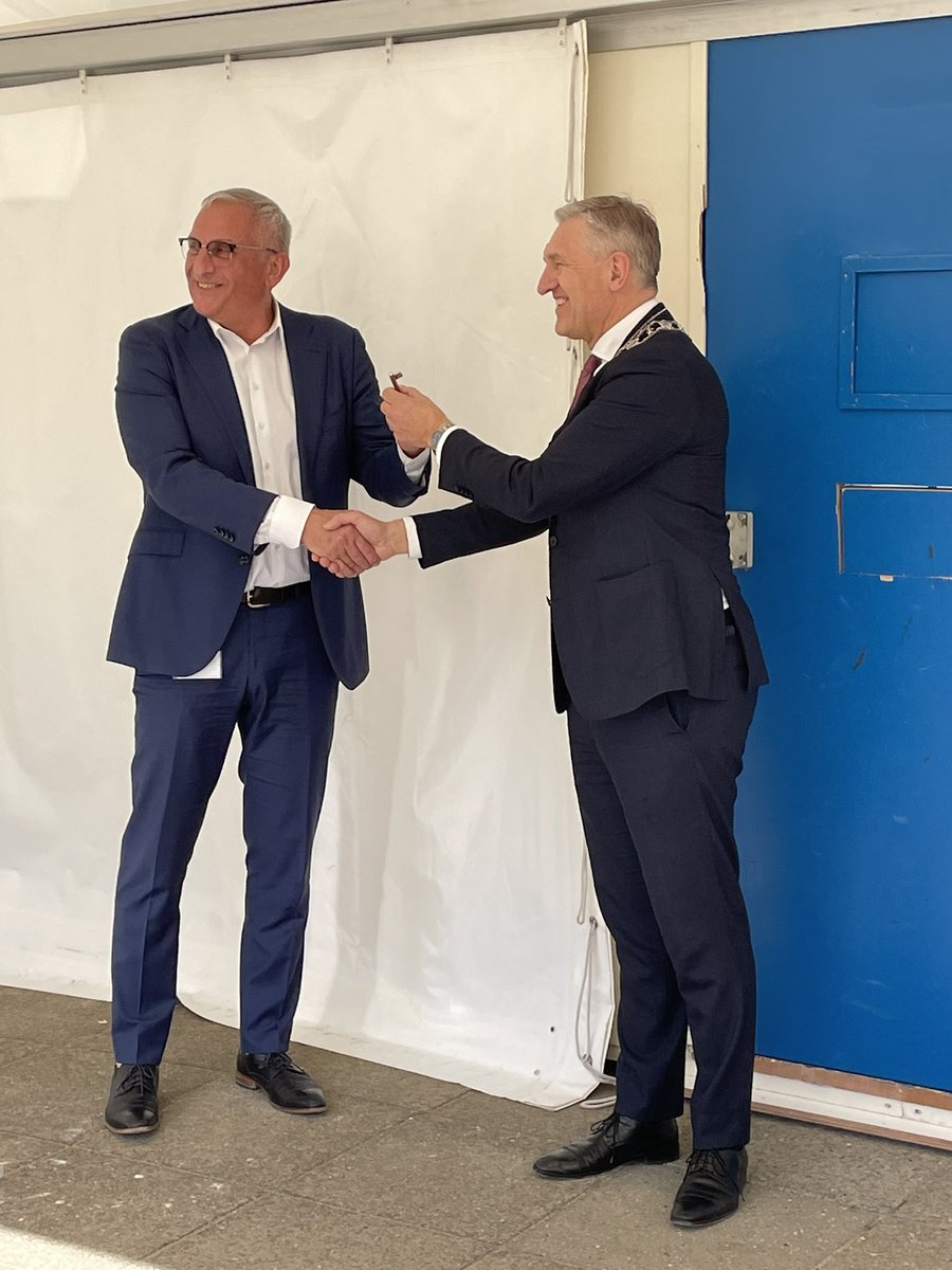 Verbouwde PI (gevangenis) Leeuwarden is in gebruik genomen. Ik heb de nieuwe ingang niet geopend, maar (heel passend) gesloten.