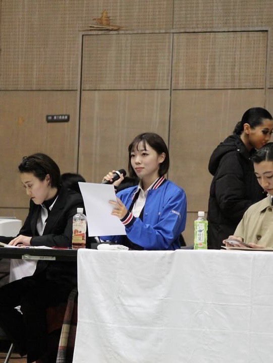 いよいよ、最後は新4年生の部員紹介です！✨
【りん】
専攻: ラテン
大学: 国立音楽大学
明るくみんなを引っ張る元ラテ技りんりん！
ミュージカルで培った美声を生かして大会では司会も務めます👊❤️
そんなかわいいりんりんもダンスになるとキレキレで力強い踊りを魅せるよ♪