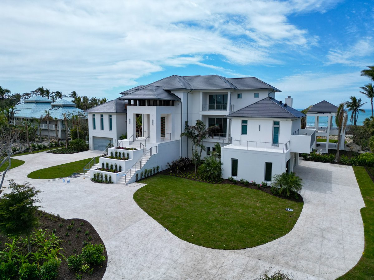 PerroneConst's tweet photo. This property is a rare gem and now home to the incredible clients with whom we have had the privilege to build this remarkable home for. As we wrap up the final perfecting touches, we feel a great sense of pride to have built yet again in the historical Sanderling Club. https://t.co/fyVtAr3QLx