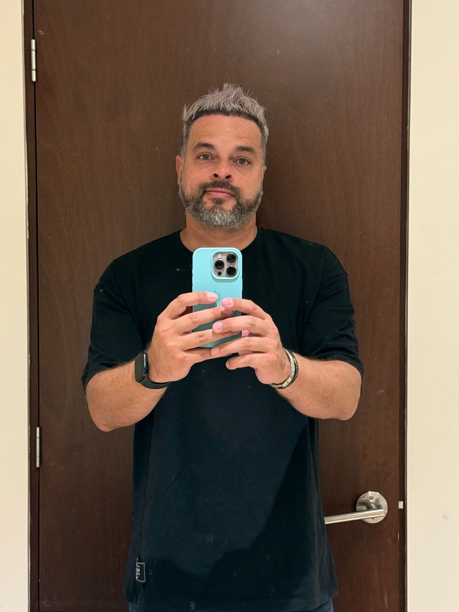 Los Ajenos tweet media