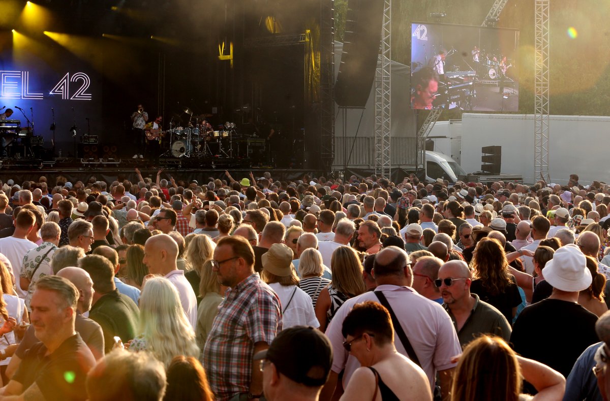 Liz Hobbs Group (@lizhobbs_group) on Twitter photo ☀️ Spring is in the air! The sun’s starting to shine, and festival season is just around the corner… 🌸🎶
Who else is feeling the buzz for Discovery Festival in Dundee (July 25-27) and at the <a href="/ArenaDarlington/">The Darlington Arena</a> (August 23-24)? 🔥
🎟 lizhobbsgroup.com ☀️ Spring is in the air! The sun’s starting to shine, and festival season is just around the corner… 🌸🎶
Who else is feeling the buzz for Discovery Festival in Dundee (July 25-27) and at the <a href="/ArenaDarlington/">The Darlington Arena</a> (August 23-24)? 🔥
🎟 lizhobbsgroup.com