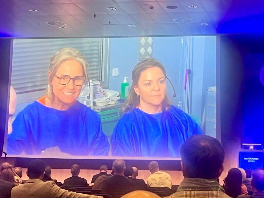 Servei Gastroenterologia Hospital Clínic Barcelona (@gasclinicbcn) on Twitter photo Àngels Ginès i <a href="/Bglezsuarez/">Begoña Glez Suarez</a> participen en el “Live Demonstrations” del congrés europeu d’endoscòpia!
👉 Compartint el seu gran coneixement i experiència en ecoendoscòpia i enteroscòpia!
<a href="/ESGE_news/">ESGE</a> #ESGEDays2025 <a href="/hospitalclinic/">Hospital Clínic</a> <a href="/SCDigestologia/">SCDigestologia</a> <a href="/SEEDendoscopia/">SEED</a> <a href="/mariapellise1/">mariapellise</a> Àngels Ginès i <a href="/Bglezsuarez/">Begoña Glez Suarez</a> participen en el “Live Demonstrations” del congrés europeu d’endoscòpia!
👉 Compartint el seu gran coneixement i experiència en ecoendoscòpia i enteroscòpia!
<a href="/ESGE_news/">ESGE</a> #ESGEDays2025 <a href="/hospitalclinic/">Hospital Clínic</a> <a href="/SCDigestologia/">SCDigestologia</a> <a href="/SEEDendoscopia/">SEED</a> <a href="/mariapellise1/">mariapellise</a>