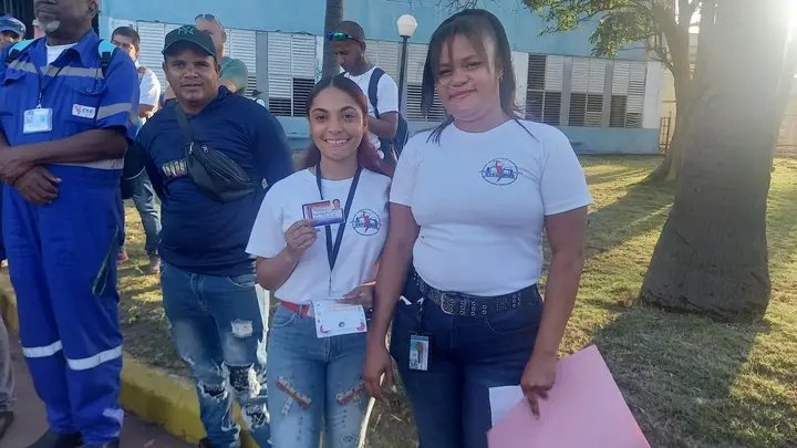 MarielAsam17618's tweet photo. Hoy la #UJC amaneció de fiesta celebrabando el 63 aniversario de creada. #4Abril.🇨🇺🇨🇺❤
Creemos en nuestros jóvenes, ellos son emprendedores, dedicados, responsables, alegres y comprometidos. 
Muchas felicidades para todos los jóvenes
✍️ Energía Mariel https://t.co/QjSK3yTMb1